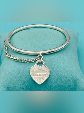 Tiffany & Co. Return to Tiffany Sterling Silver Heart Tag Bangle Bracelet Silver